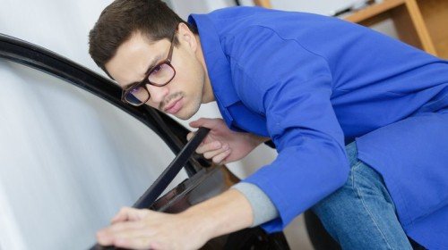 Qual a importância da manutenção da borracha em portas de veículos?